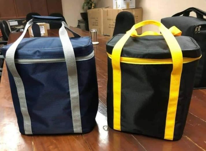 Navy and yellow insulated food delivery bags